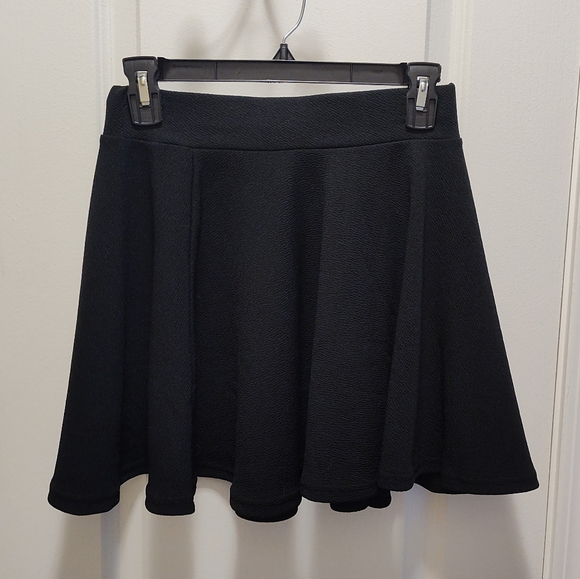 3 smooth waisted short pleated skater skirts (no shorts underneath) never worn - Picture 6 of 8